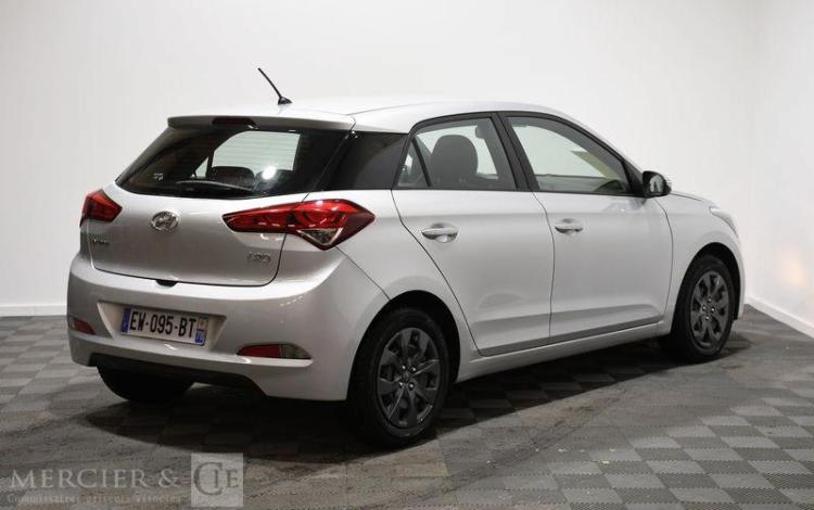 HYUNDAI I20 1,2 EDITION CLIM  pour pieces sans cg vente à pro uniquement car immo police GRIS EW-095-BT