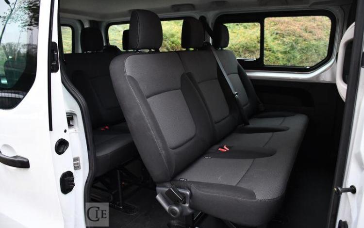 RENAULT TRAFIC COMBI 2,0 DCI 120 9pl BLANC FX-349-FP