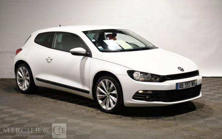 VOLKSWAGEN SCIROCCO BLANC AB-593-NH