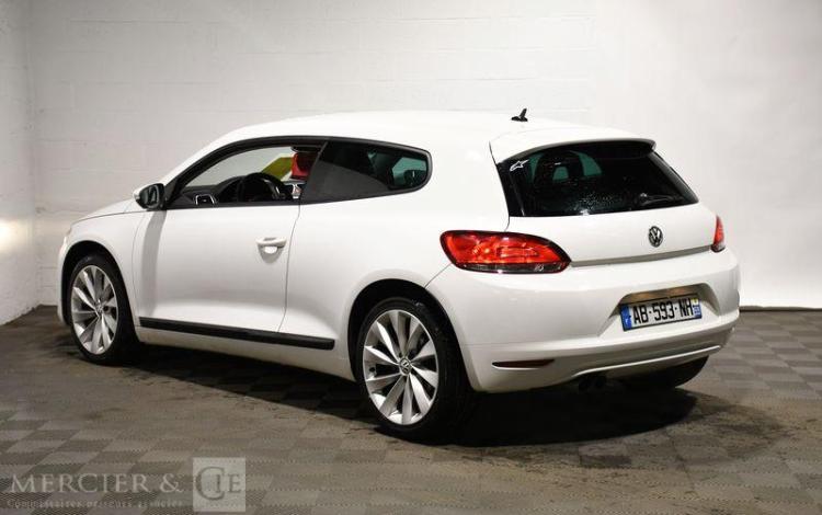 VOLKSWAGEN SCIROCCO BLANC AB-593-NH