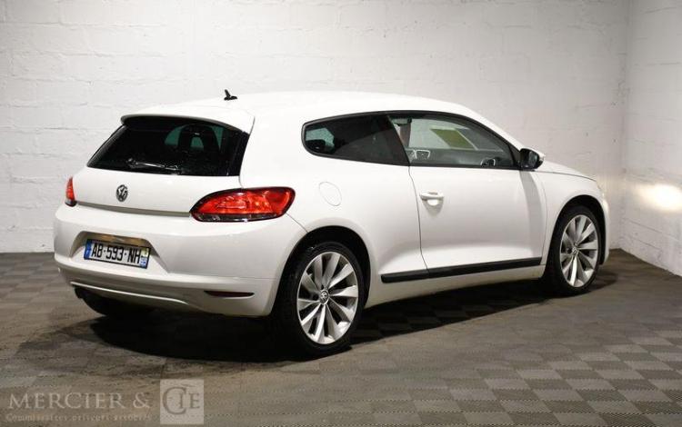 VOLKSWAGEN SCIROCCO BLANC AB-593-NH