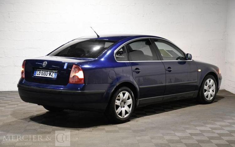 VOLKSWAGEN PASSAT 1,9 TDI 100 BLEU CB-680-WZ