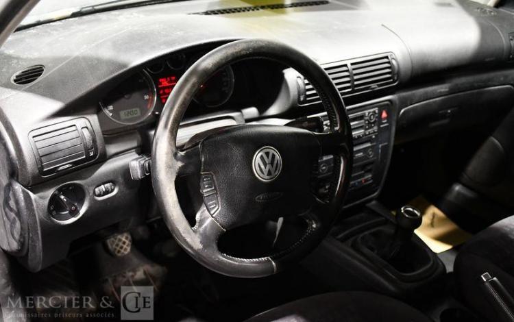 VOLKSWAGEN PASSAT 1,9 TDI 100 BLEU CB-680-WZ