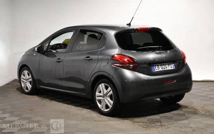 PEUGEOT 208 1,6 BLUEHDI100 STYLE GRIS EB-024-PZ