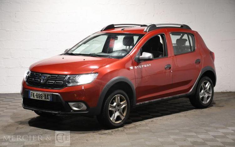 DACIA SANDERO STEPWAY TCE 90 ROUGE FK-699-AA