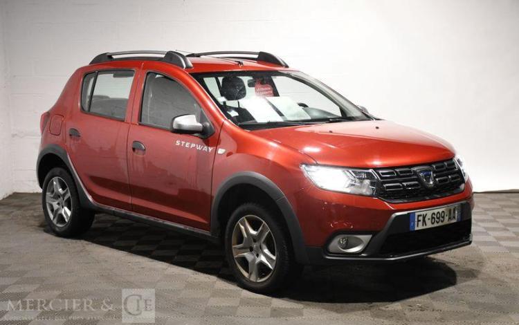 DACIA SANDERO STEPWAY TCE 90 ROUGE FK-699-AA