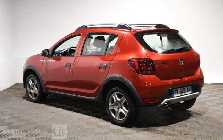 DACIA SANDERO STEPWAY TCE 90 ROUGE FK-699-AA