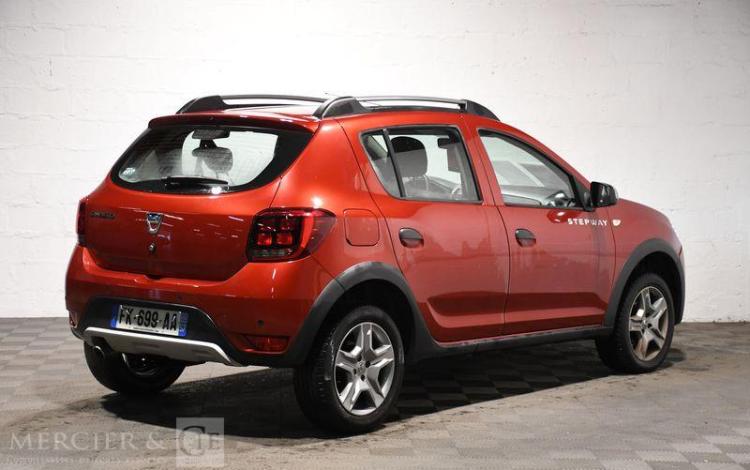 DACIA SANDERO STEPWAY TCE 90 ROUGE FK-699-AA