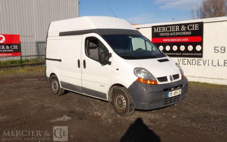 RENAULT TRAFIC 1,9 DCI – 8V TURBO – 82 CH – DIESEL – 250715 KMS – ANNEE 2005 BLANC 35APV51