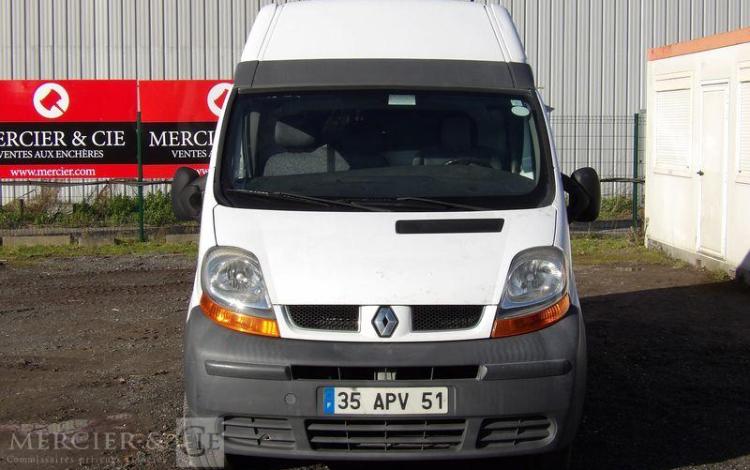 RENAULT TRAFIC 1,9 DCI – 8V TURBO – 82 CH – DIESEL – 250715 KMS – ANNEE 2005 BLANC 35APV51