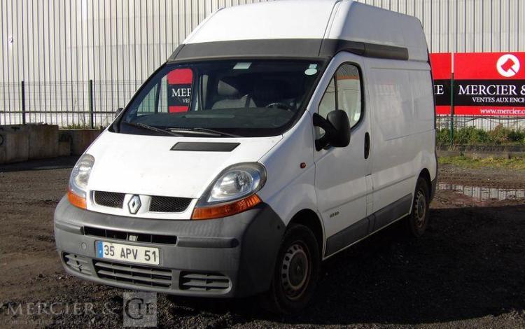 RENAULT TRAFIC 1,9 DCI – 8V TURBO – 82 CH – DIESEL – 250715 KMS – ANNEE 2005 BLANC 35APV51