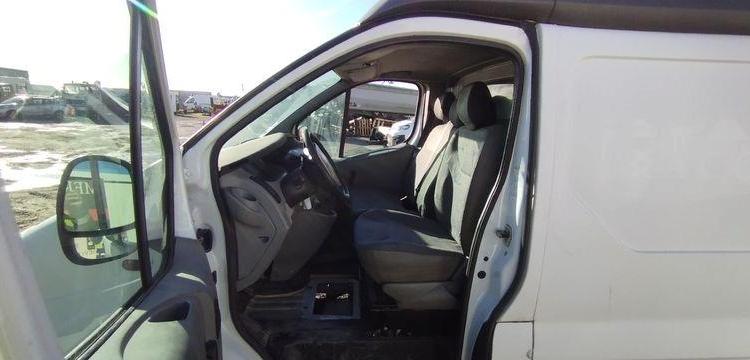 RENAULT TRAFIC 1,9 DCI – 8V TURBO – 82 CH – DIESEL – 250715 KMS – ANNEE 2005 BLANC 35APV51