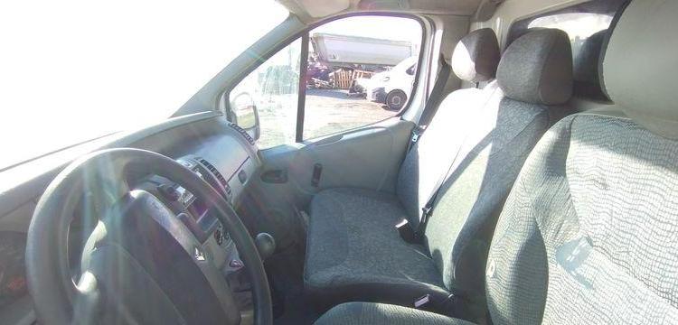 RENAULT TRAFIC 1,9 DCI – 8V TURBO – 82 CH – DIESEL – 250715 KMS – ANNEE 2005 BLANC 35APV51