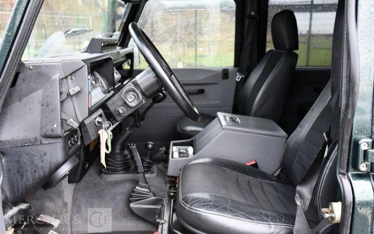 LAND ROVER DEFENDER 110 2,5 TDI  EZ-910-LT