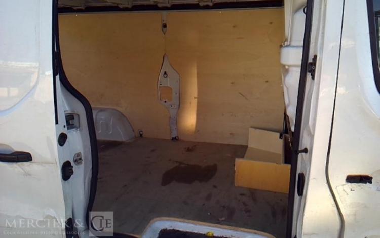 RENAULT TRAFIC GCF 1300 DCI 120 L2H1 BOIS BLANC FS-613-YF