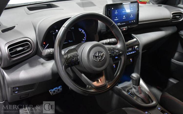 TOYOTA YARIS CROSS BLANC GQ-243-JB