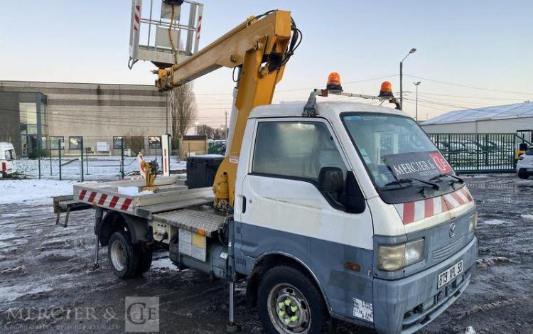 MAZDA MAZDA SD1D32  DIESEL AVEC NACELLE MULTITEL 145ALU DE 2001 – 14,5M – 5047 HEURES BLANC 879APL59