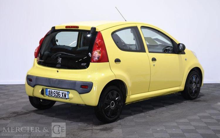 PEUGEOT 107 1,0 70 URBAN JAUNE AB-696-XW