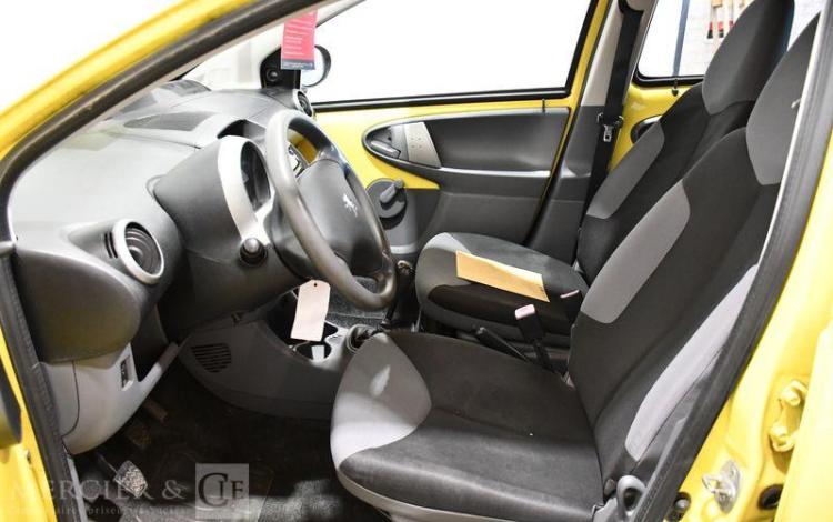 PEUGEOT 107 1,0 70 URBAN JAUNE AB-696-XW