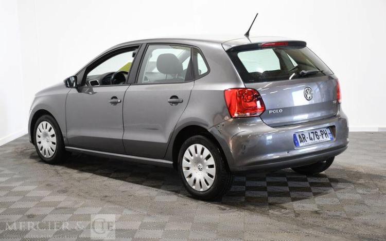 VOLKSWAGEN POLO 1.6 TDI 75 CONFORT LINE GRIS AR-476-PH