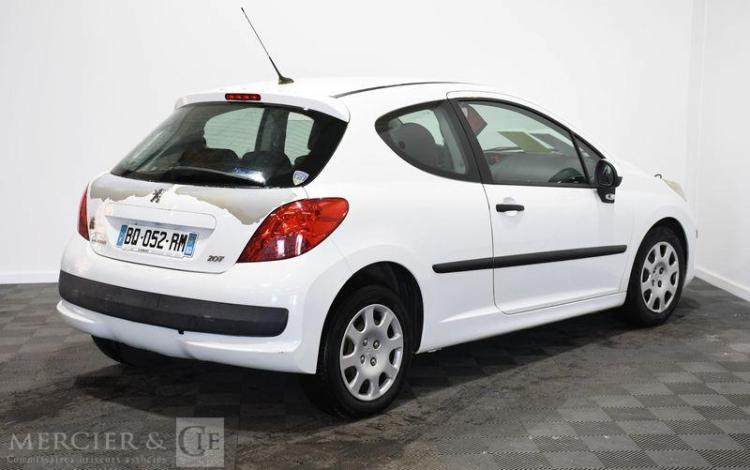 PEUGEOT 207 1,4 HDI70 URBAN BLANC BQ-052-RM