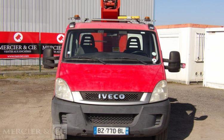 IVECO 35S11 AVEC NACELLE16M ISOLI PT/165/VT 48 NE – DIESEL – 4819 HEURES – 82264 KMS ROUGE BZ-770-BL