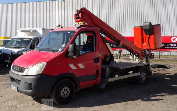 IVECO 35S11 AVEC NACELLE16M ISOLI PT/165/VT 48 NE – DIESEL – 4819 HEURES – 82264 KMS ROUGE BZ-770-BL