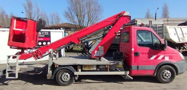 IVECO 35S11 AVEC NACELLE16M ISOLI PT/165/VT 48 NE – DIESEL – 4819 HEURES – 82264 KMS ROUGE BZ-770-BL