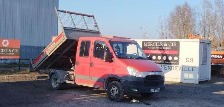 IVECO 35C13D.6 CAMION BENNE – DOUBLE CABINE DIESEL – 151902 KMS – ANNEE 2013 ROUGE CW-626-RJ