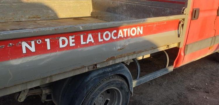 IVECO 35C13D.6 CAMION BENNE – DOUBLE CABINE DIESEL – 151902 KMS – ANNEE 2013 ROUGE CW-626-RJ