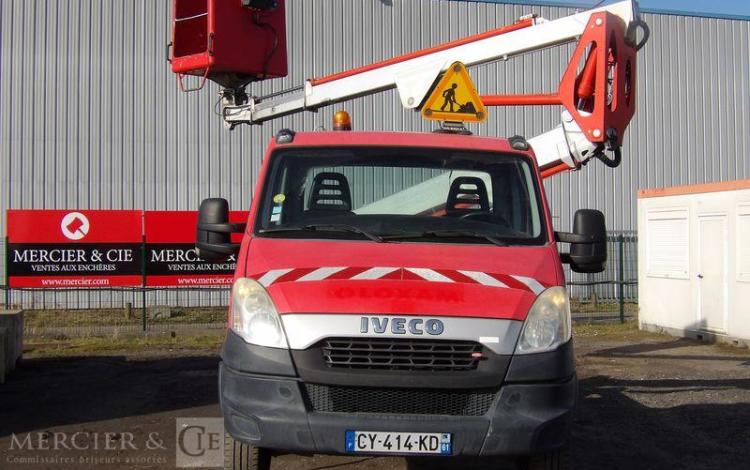 IVECO 35S11 AVEC NACELLE MULTITEL MX170 16M – DIESEL – 3982 HEURES – 77933 KMS – ROUGE CY-414-KD