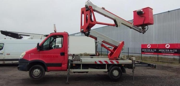 IVECO 35S11 AVEC NACELLE MULTITEL MX170 16M – DIESEL – 3982 HEURES – 77933 KMS – ROUGE CY-414-KD