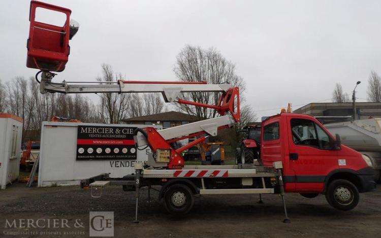 IVECO 35S11 AVEC NACELLE MULTITEL MX170 16M – DIESEL – 3982 HEURES – 77933 KMS – ROUGE CY-414-KD