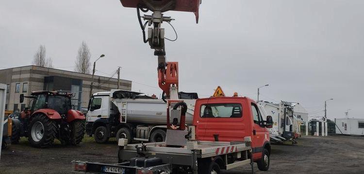 IVECO 35S11 AVEC NACELLE MULTITEL MX170 16M – DIESEL – 3982 HEURES – 77933 KMS – ROUGE CY-414-KD