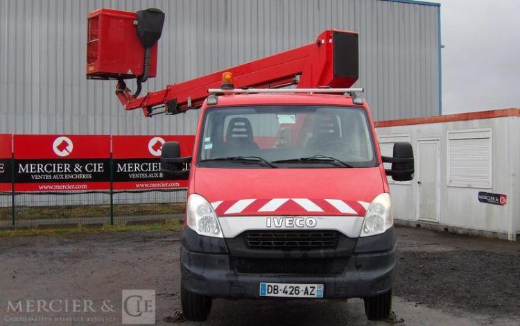 IVECO 35S11 AVEC NACELLE GSR E179T 18M – DIESEL – 3779 HEURES – 77797 KMS – ANNEE 2013 ROUGE DB-426-AZ