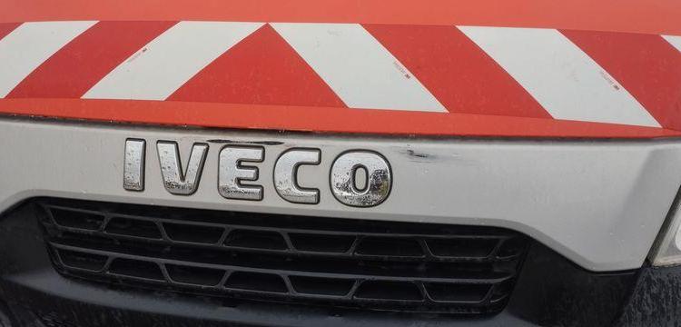 IVECO 35S11 AVEC NACELLE GSR E179T 18M – DIESEL – 3779 HEURES – 77797 KMS – ANNEE 2013 ROUGE DB-426-AZ