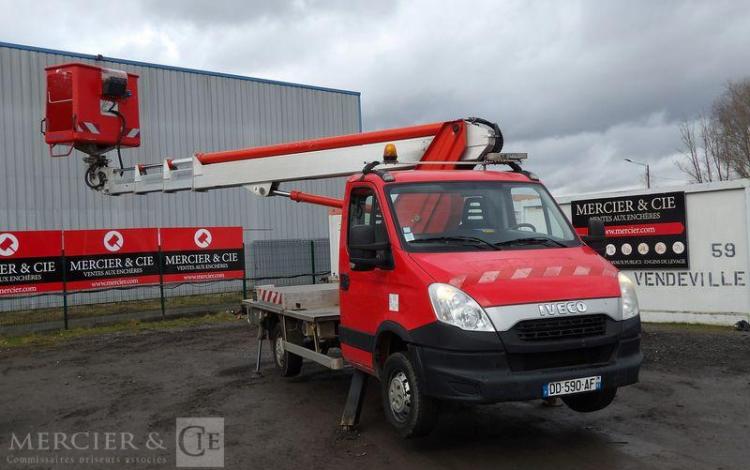 IVECO 35S11 AVEC NACELLE MULTITEL MT202DS – 20 M – DIESEL – 6576 HEURES – 80034 KMS ROUGE DD-590-AF