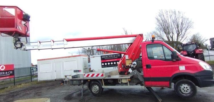 IVECO 35S11 AVEC NACELLE MULTITEL MT202DS – 20 M – DIESEL – 6576 HEURES – 80034 KMS ROUGE DD-590-AF