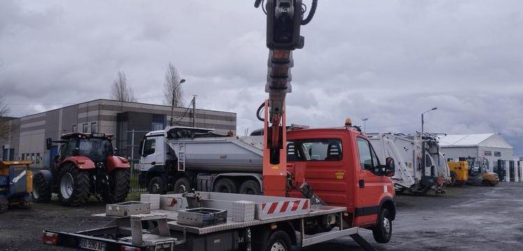 IVECO 35S11 AVEC NACELLE MULTITEL MT202DS – 20 M – DIESEL – 6576 HEURES – 80034 KMS ROUGE DD-590-AF