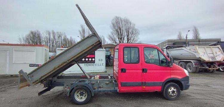 IVECO DAILY VI 35C13 DOUBLE CABINE 2,3LD 16V 126CV AVEC BENNE – DIESEL – 148864 KMS ROUGE DE-893-VV