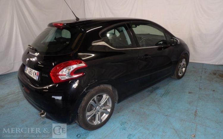 PEUGEOT 208 1,2 PURETECH 80CH ALLURE NOIR DF-480-KM