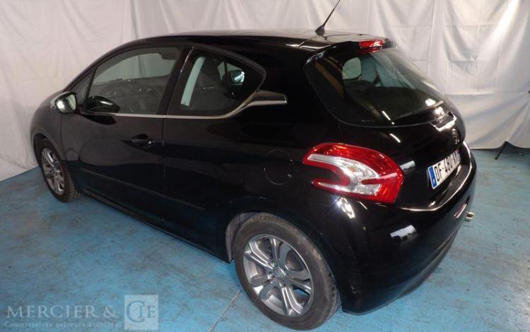 PEUGEOT 208 1,2 PURETECH 80CH ALLURE NOIR DF-480-KM