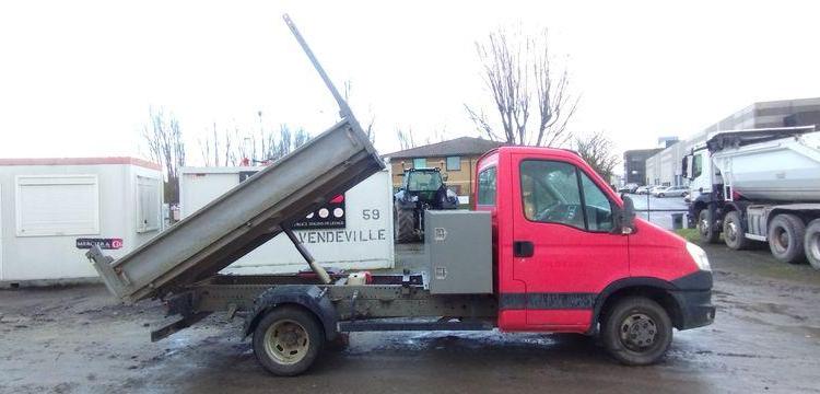 IVECO 35C13 BENNE AVEC COFFRE ACIER DIESEL – 197028 KMS – ANNEE 2014 ROUGE DK-703-PJ