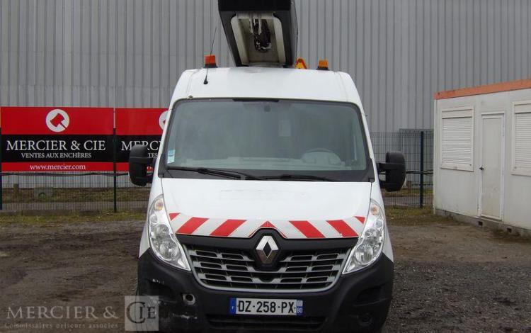 RENAULT MASTER AVEC NACELLE VERSALIFT ET38LF 14M – DIESEL – 2721 HEURES – 122030 KMS BLANC DZ-258-PX