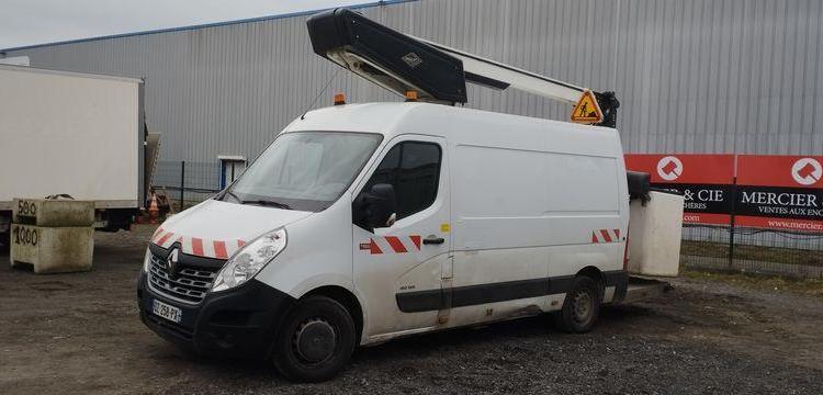 RENAULT MASTER AVEC NACELLE VERSALIFT ET38LF 14M – DIESEL – 2721 HEURES – 122030 KMS BLANC DZ-258-PX