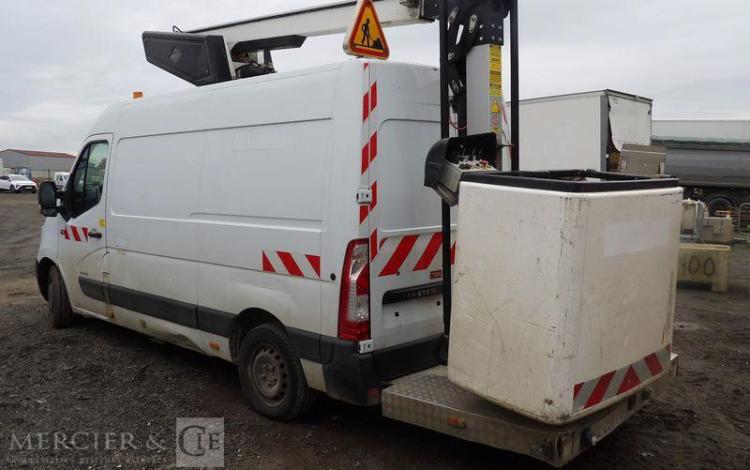 RENAULT MASTER AVEC NACELLE VERSALIFT ET38LF 14M – DIESEL – 2721 HEURES – 122030 KMS BLANC DZ-258-PX