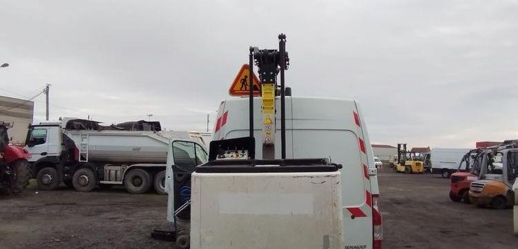 RENAULT MASTER AVEC NACELLE VERSALIFT ET38LF 14M – DIESEL – 2721 HEURES – 122030 KMS BLANC DZ-258-PX