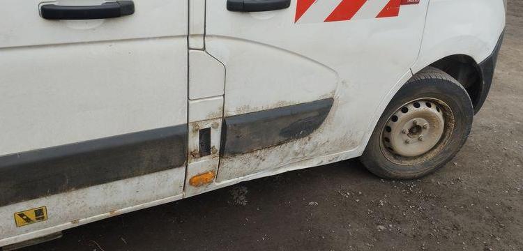 RENAULT MASTER AVEC NACELLE VERSALIFT ET38LF 14M – DIESEL – 2721 HEURES – 122030 KMS BLANC DZ-258-PX