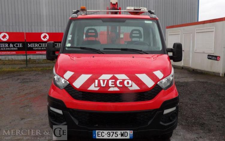 IVECO 35S11 AVEC NACELLE GSR 169TR 16M – DIESEL – 2267 HEURES – 48838 KMS – ANNEE 2016 ROUGE EC-975-WD