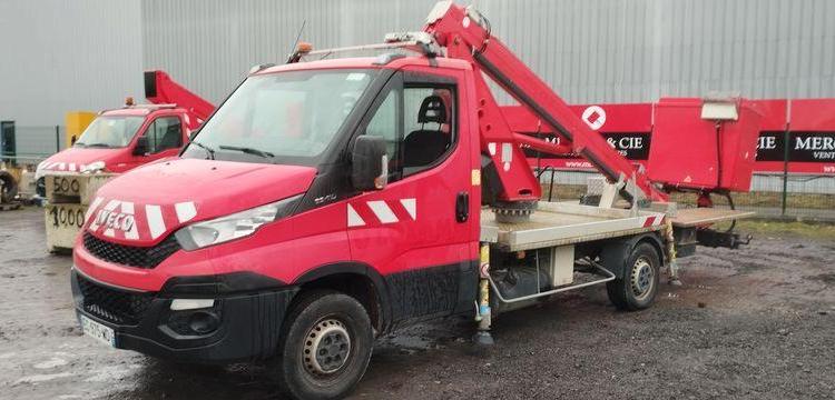 IVECO 35S11 AVEC NACELLE GSR 169TR 16M – DIESEL – 2267 HEURES – 48838 KMS – ANNEE 2016 ROUGE EC-975-WD